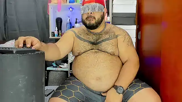 Snapshot of Latino_bigcock chatting on 02-27-25, 06:29 Latino bigcock online show from 02-27-25, 06:29