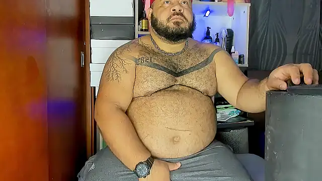 Snapshot of Latino_bigcock chatting on 03-11-25, 02:21 Latino bigcock online show from 03-11-25, 02:21