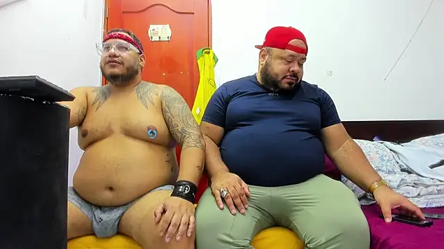 Snapshot of Latino_bigcock chatting on 10-10-25, 10:53 Latino bigcock online show from 10-10-25, 10:53