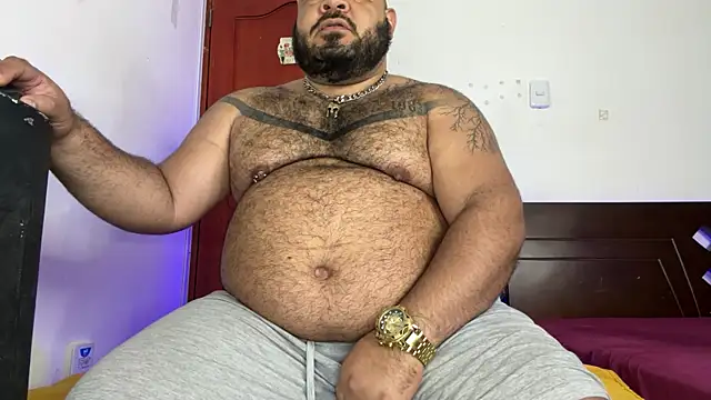 Snapshot of Latino_bigcock chatting on 10-17-25, 06:16 Latino bigcock online show from 10-17-25, 06:16