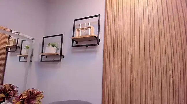 Eva Macalliter online show from 12-20-24, 09:32