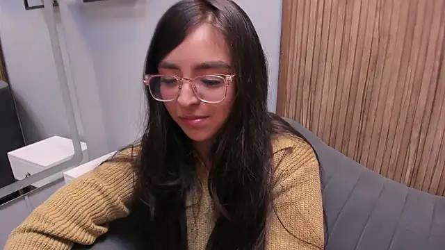 Eva Macalliter online show from 01-22-25, 06:31