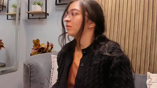 Eva Macalliter online show from 03-15-25, 03:18