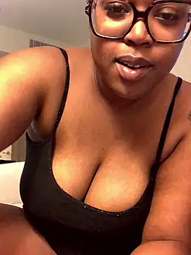 Snapshot of SweetHoneyBunz chatting on 01-14-26, 04:51 SweetHoneyBunz online show from 01-14-26, 04:51