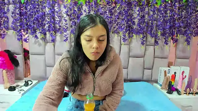 Snapshot of Bich_Anal_ chatting on 12-21-24, 12:59 Bich Anal  online show from 12-21-24, 12:59