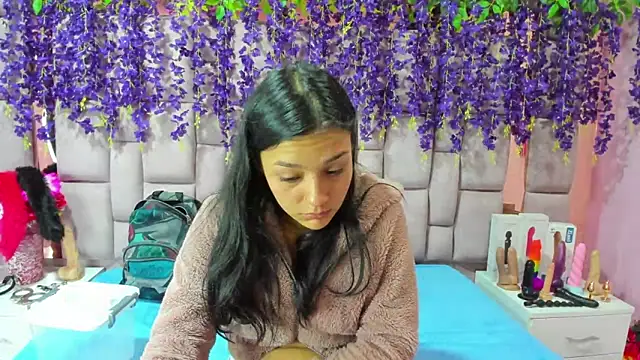 Snapshot of Bich_Anal_ chatting on 12-27-24, 02:01 Bich Anal  online show from 12-27-24, 02:01