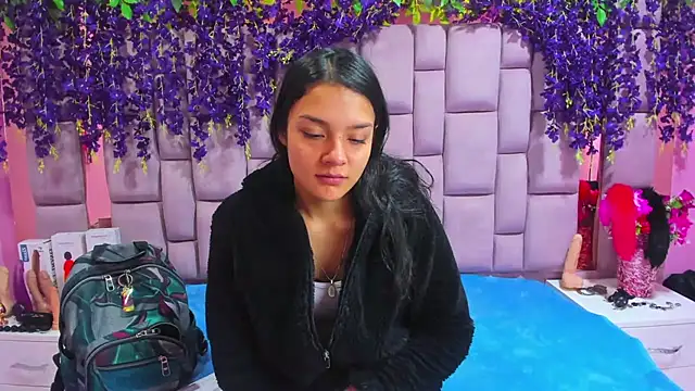 Snapshot of Bich_Anal_ chatting on 01-08-25, 01:20 Bich Anal  online show from 01-08-25, 01:20