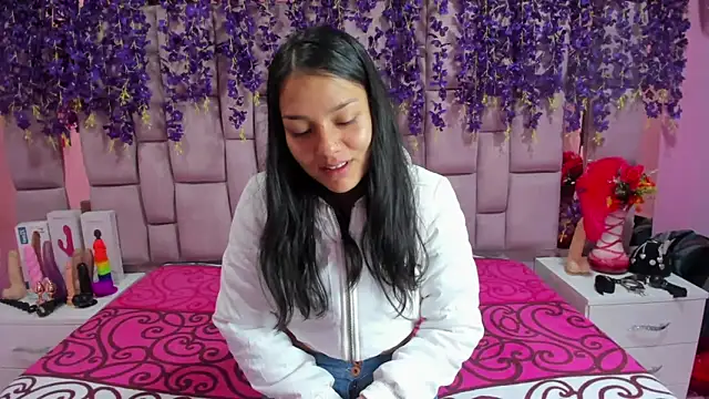 Snapshot of Bich_Anal_ chatting on 02-08-25, 01:33 Bich Anal  online show from 02-08-25, 01:33