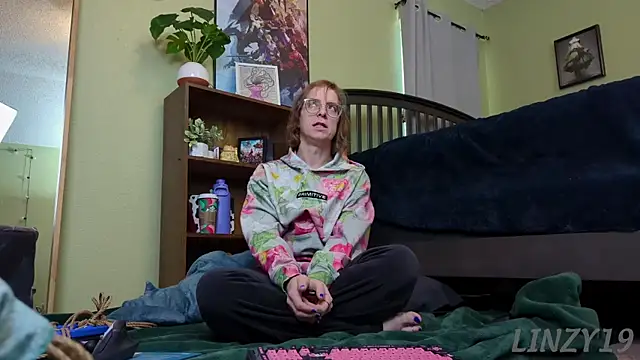 Snapshot of Linzy_19 chatting on 12-31-24, 03:20 Linzy 19 online show from 12-31-24, 03:20