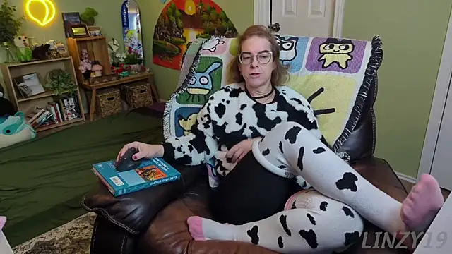 Snapshot of Linzy_19 chatting on 02-14-25, 03:26 Linzy 19 online show from 02-14-25, 03:26