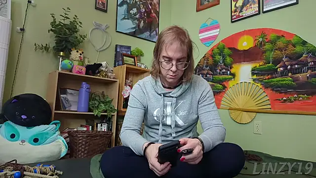 Snapshot of Linzy_19 chatting on 02-22-25, 09:48 Linzy 19 online show from 02-22-25, 09:48