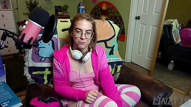 Snapshot of Linzy_19 chatting on 03-03-25, 03:41 Linzy 19 online show from 03-03-25, 03:41