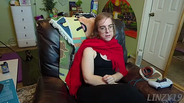 Snapshot of Linzy_19 chatting on 03-05-25, 11:05 Linzy 19 online show from 03-05-25, 11:05