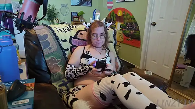 Snapshot of Linzy_19 chatting on 03-13-25, 02:33 Linzy 19 online show from 03-13-25, 02:33