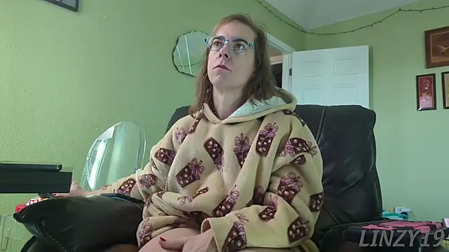 Snapshot of Linzy_19 chatting on 11-09-25, 04:16 Linzy 19 online show from 11-09-25, 04:16