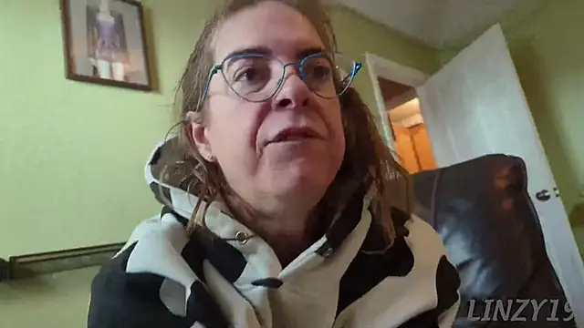 Linzy 19 online show from 12-05-25, 03:41