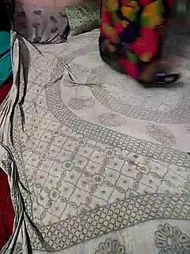 COUPLLE VILLAGE online show from 01-15-25, 03:54