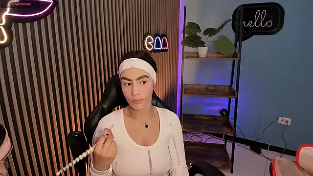 emily roberts1 online show from 12-16-25, 09:31