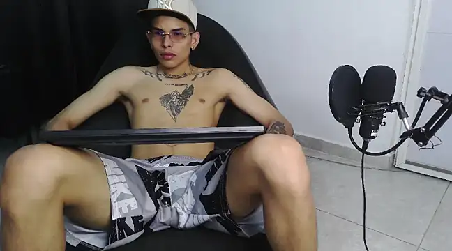 hot king20 online show from 02-25-25, 06:42