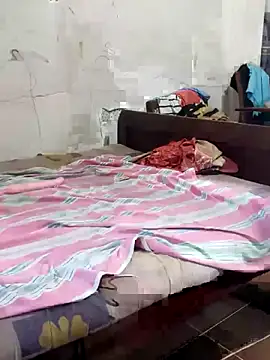 Snapshot of MoveableVerse chatting on 04-05-26, 02:42 MoveableVerse online show from 04-05-26, 02:42