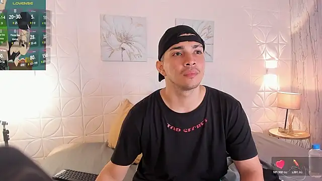 Snapshot of JUANDIAMONDS98 chatting on 11-19-25, 01:22 JUANDIAMONDS98 online show from 11-19-25, 01:22