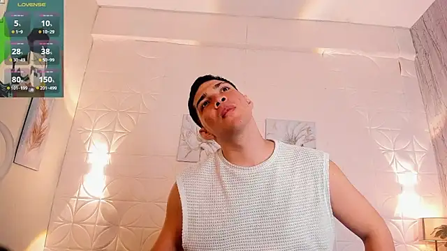 Snapshot of JUANDIAMONDS98 chatting on 11-20-25, 01:33 JUANDIAMONDS98 online show from 11-20-25, 01:33