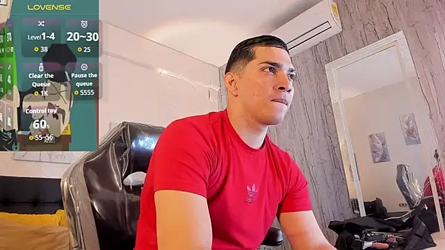 Snapshot of JUANDIAMONDS98 chatting on 11-30-25, 01:59 JUANDIAMONDS98 online show from 11-30-25, 01:59