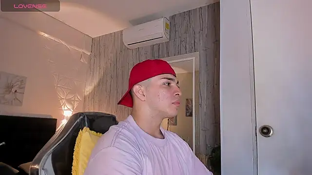 Snapshot of JUANDIAMONDS98 chatting on 01-12-26, 02:00 JUANDIAMONDS98 online show from 01-12-26, 02:00