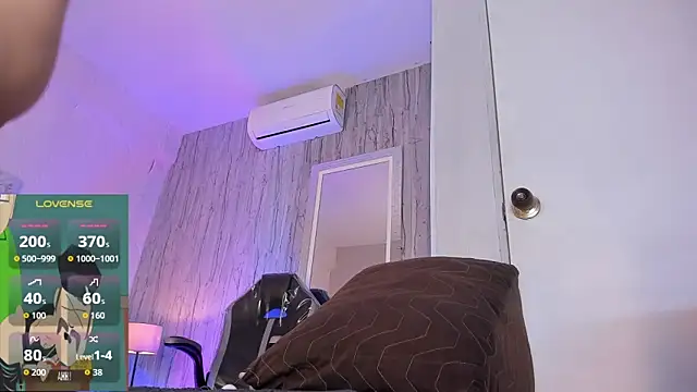 Snapshot of JUANDIAMONDS98 chatting on 01-14-26, 01:39 JUANDIAMONDS98 online show from 01-14-26, 01:39