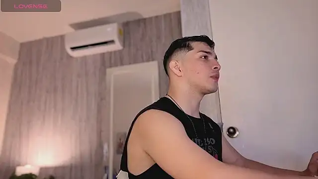 Snapshot of JUANDIAMONDS98 chatting on 02-22-26, 01:42 JUANDIAMONDS98 online show from 02-22-26, 01:42