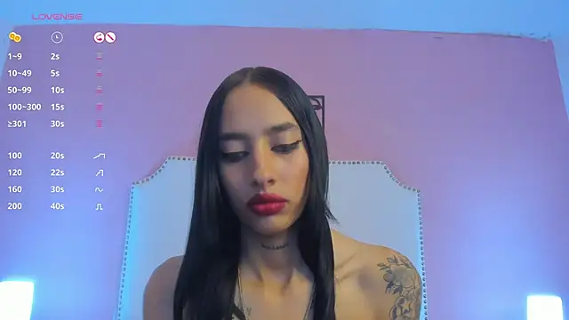 Snapshot of charlotte_kisss chatting on 01-21-25, 01:39 charlotte kisss online show from 01-21-25, 01:39