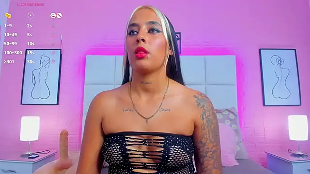 Snapshot of charlotte_kisss chatting on 06-28-26, 01:00 charlotte kisss online show from 06-28-26, 01:00