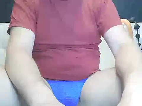 Snapshot of guy35guy chatting on 05-12-26, 11:29 guy35guy online show from 05-12-26, 11:29