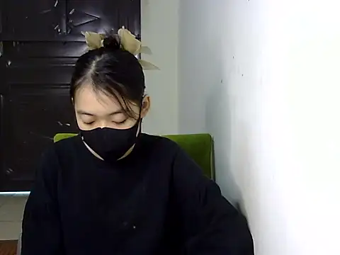 Snapshot of DA-EUN chatting on 12-25-24, 01:53 DA-EUN online show from 12-25-24, 01:53