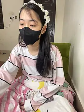 Snapshot of DA-EUN chatting on 12-29-24, 02:49 DA-EUN online show from 12-29-24, 02:49