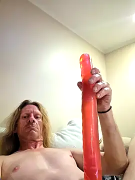 Travislovescum online show from 09-30-25, 07:35