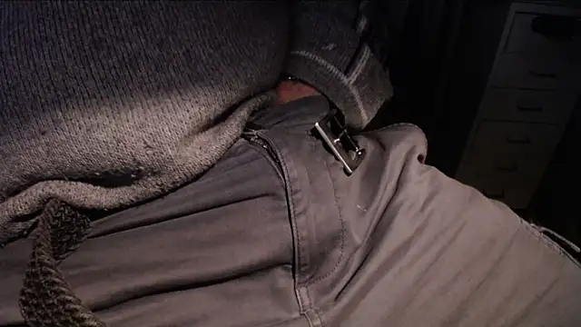 Snapshot of bloowman chatting on 01-19-25, 12:17 bloowman online show from 01-19-25, 12:17