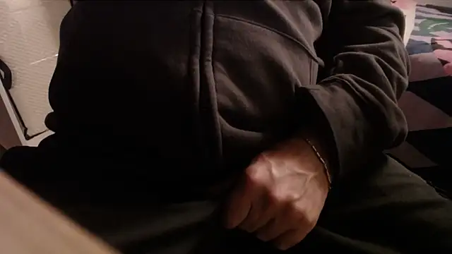 Snapshot of bloowman chatting on 11-17-25, 11:10 bloowman online show from 11-17-25, 11:10