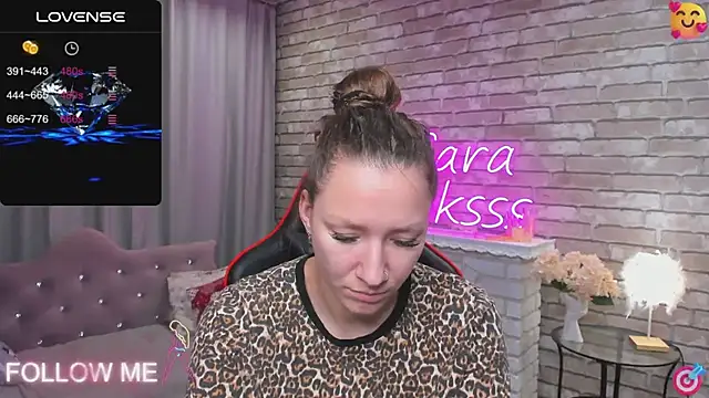 Snapshot of SarahCoksss chatting on 02-04-25, 12:29 SarahCoksss online show from 02-04-25, 12:29