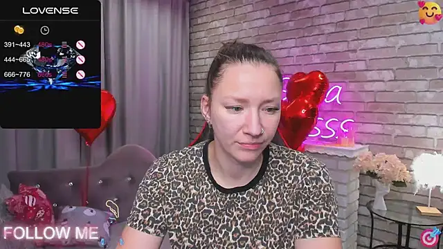 Snapshot of SarahCoksss chatting on 02-13-25, 11:58 SarahCoksss online show from 02-13-25, 11:58
