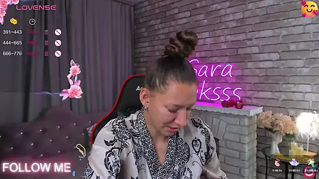 Snapshot of SarahCoksss chatting on 09-18-25, 01:18 SarahCoksss online show from 09-18-25, 01:18