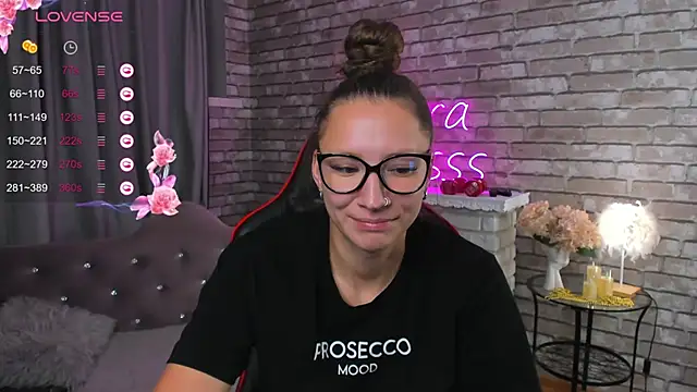 Snapshot of SarahCoksss chatting on 10-02-25, 01:12 SarahCoksss online show from 10-02-25, 01:12