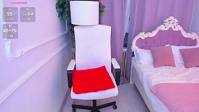 Snapshot of Lily_Marlin chatting on 03-06-25, 01:05 Lily Marlin online show from 03-06-25, 01:05