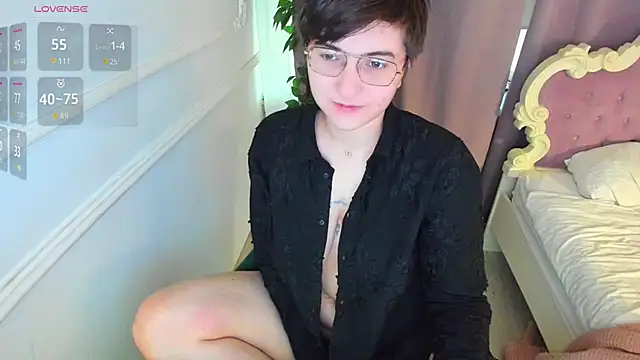 Snapshot of Lily_Marlin chatting on 10-23-25, 10:25 Lily Marlin online show from 10-23-25, 10:25