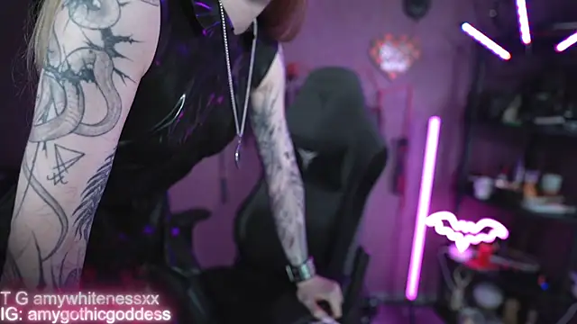 amywhitenessxx online show from 05-11-26, 12:11
