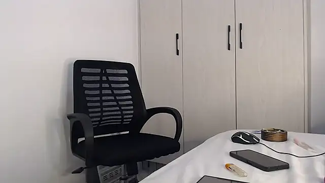 CurvyGlass online show from 10-06-25, 02:47