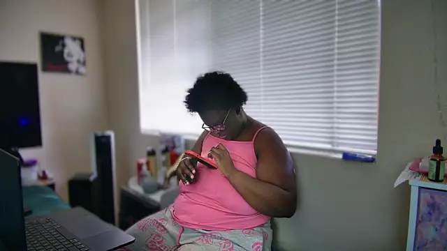 Yagurl  west online show from 01-30-25, 08:53