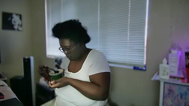 Yagurl  west online show from 02-20-25, 01:14