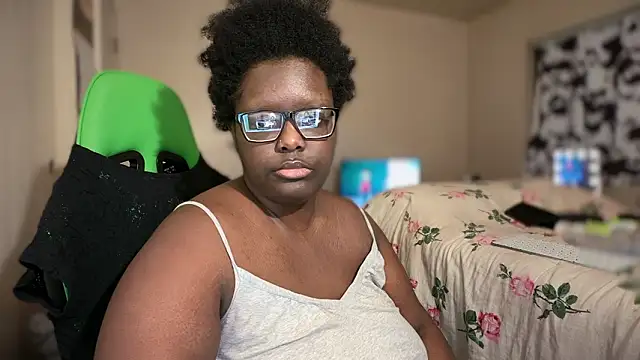 Snapshot of Yagurl__west chatting on 01-14-26, 04:18 Yagurl west online show from 01-14-26, 04:18