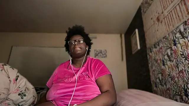 Snapshot of Yagurl__west chatting on 01-16-26, 04:27 Yagurl west online show from 01-16-26, 04:27